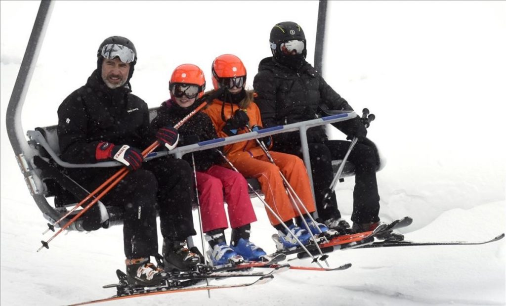 LA FAMILIA REAL EN LA ESTACION DE ESQUI DE ASTUN