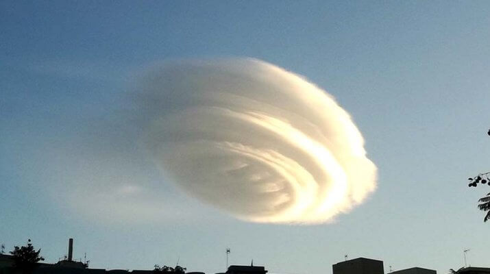 Una 'nube ovni' causa estupor en Tenerife