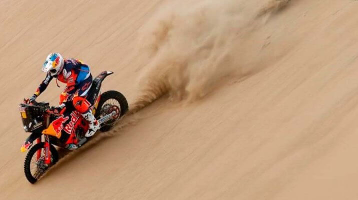 Sunderland, abandona tras un serio accidente