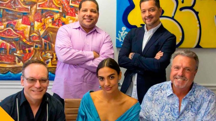 Manu Manzo firma contrato discográfico y de co-manejo con in-tu linea