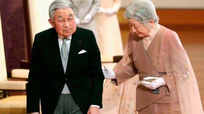 Los emperadores de Japón celebran 60 años de matrimonio