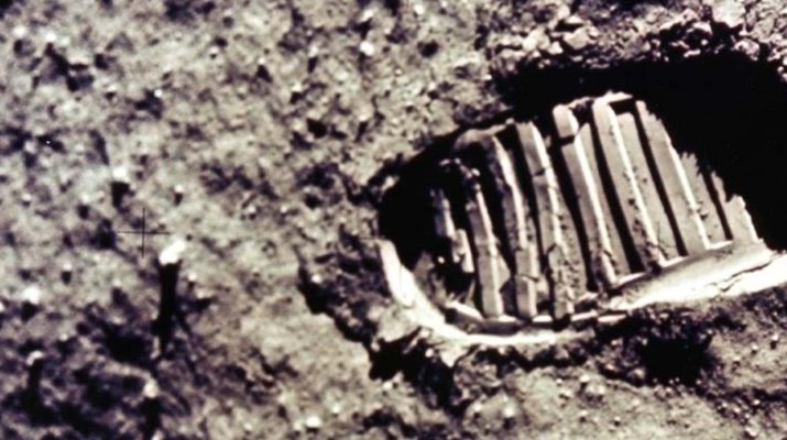 ¿Quién es el dueño de la Luna?