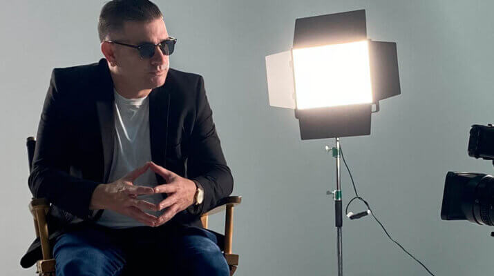 Yoanis Roche regresa al mundo del entretenimiento con su exitoso programa “De noche con Roche”