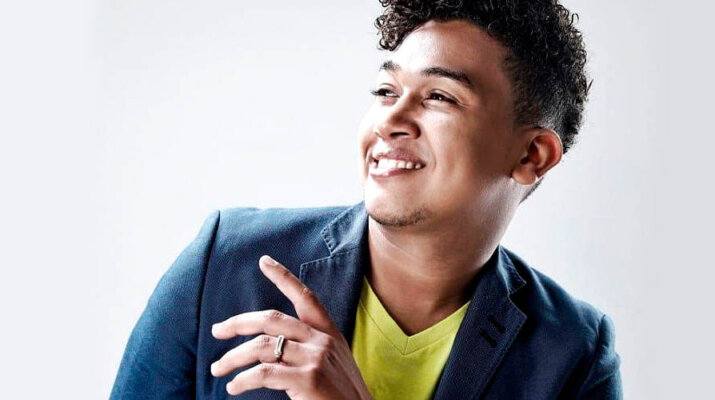 David Kada estrena el video musical oficial de "AMIGO CON DERECHOS"