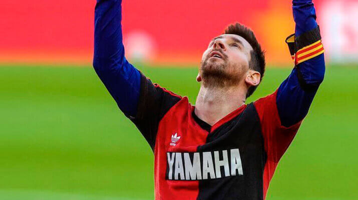 Leo Messi homenajea a Maradona