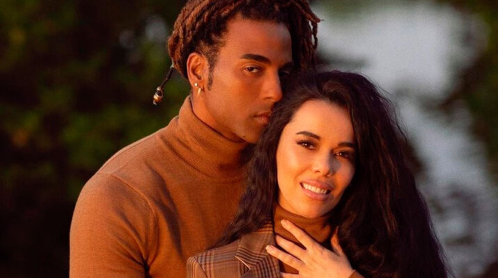 Beatriz Luengo y Yotuel Romero, padres de una niña