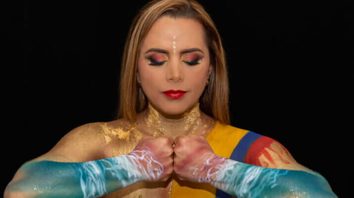 Paula Zuleta "Mueve las Caderas" a ritmo de Colombia