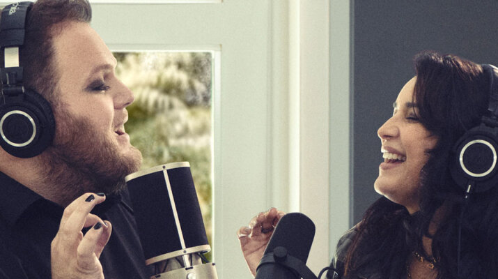 Enrique Ramil y Karina interpretan la versión ranchera de "Prefiero ser la otra"