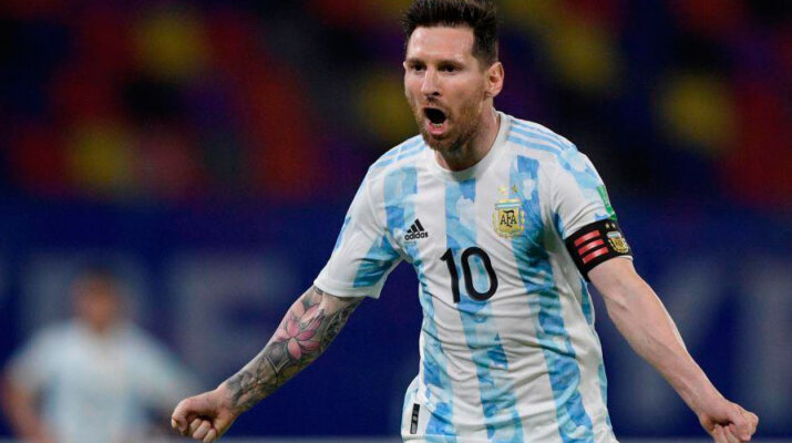 Golazo de tiro libre de Messi con el que superó un registro que compartía con Cristiano Ronaldo