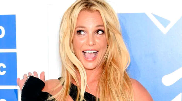 Britney Spears celebra que, a sus 39 años, logró comprarse su primer iPad