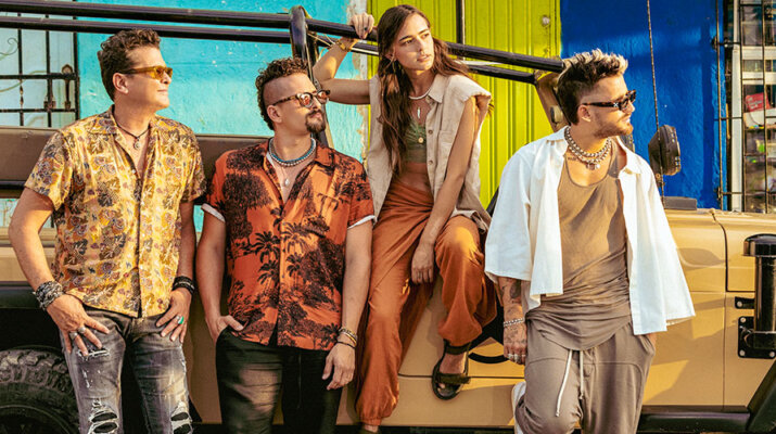 Carlos Vives y Mau y Ricky se unen por primera vez en el tema "Besos en Cualquier Horario"