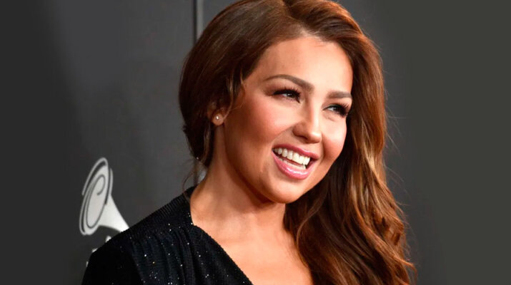 Thalía celebra 50 años de vida luciendo cuerpazo, radiante y con buena actitud