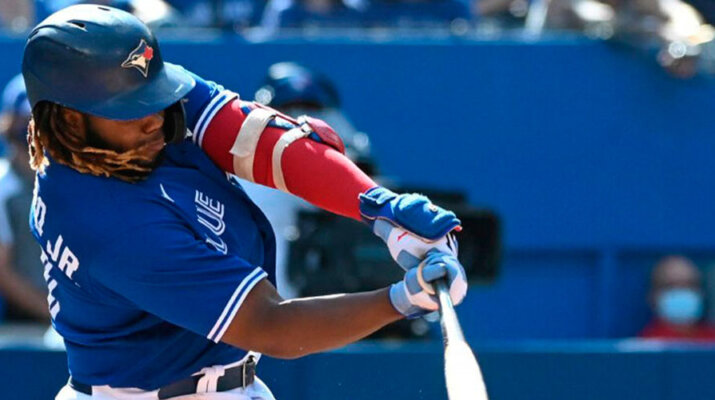 Vladimir Guerrero Jr. alcanzó a Shohei Ohtani en la tabla de jonroneros