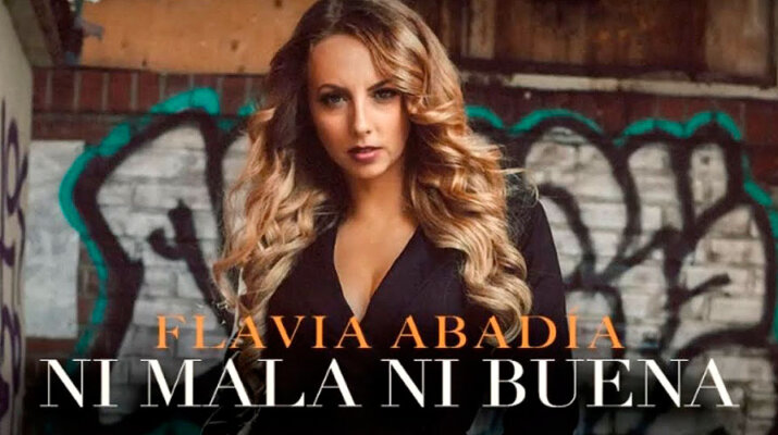 La nueva etapa musical de Flavia Abadía comienza con “Ni mala, ni buena”