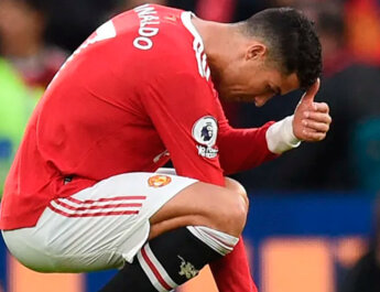 Liverpool le rindió homenaje a Cristiano Ronaldo con aplausos al minuto 7′ por su hijo fallecido