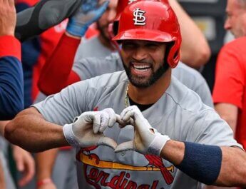 Albert Pujols arribó a las 2,200 carreras impulsadas para seguir haciendo historia