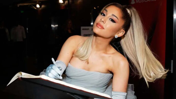 Ariana Grande anuncia la llegada de su nuevo disco en 2024 a través de sus redes sociales