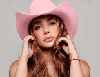 Paola Jara acompaña a sus fans en el alivio del desamor con "CÓMO LE HACEN LOS DOLIDOS"