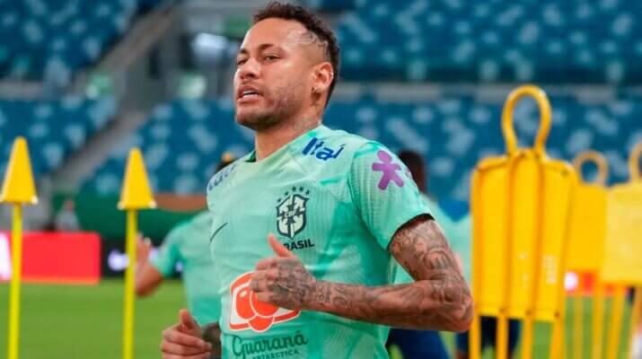 Neymar sigue su recuperación y ya aparece tocando el balón