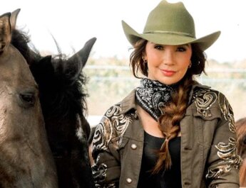 Paola Jara lanza su nuevo sencillo "UNO SE CURA"