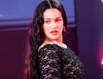 Rosalía responde a quienes la acusan de no bañarse