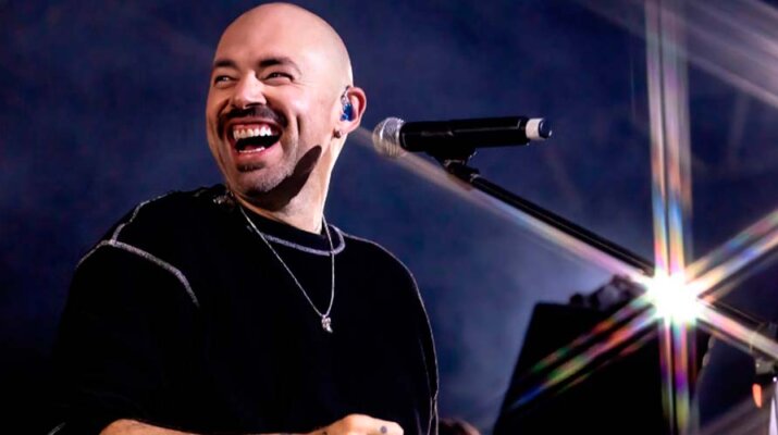 Santiago Cruz y Katie James celebrando la riqueza de la cultura hispana en Miami