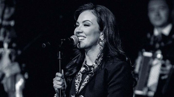 Lupita Infante le rinde homenaje al legado de su abuelo Pedro Infante con “Puras de Mi Abuelo, Vol. 1”