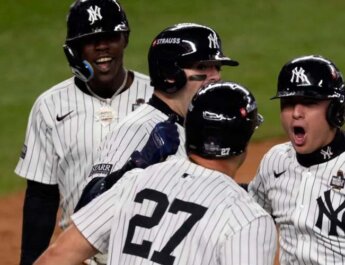 Yankees sacaron el poder para llevarse su primer triunfo en la Serie Mundial ante Dodgers