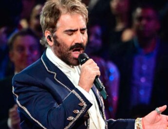 Alejandro Fernández consolida su estatus de leyenda con su cuarto Latim GRAMMY por 'TE LLEVO EN LA SANGRE'