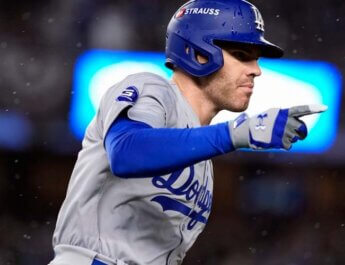 El jugador de los Dodgers Freddie Freeman disputó la Serie Mundial con una costilla rota