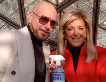 Pitbull y Joy Mangano iluminan el Año Nuevo 2025 en Times Square con Clean Boss