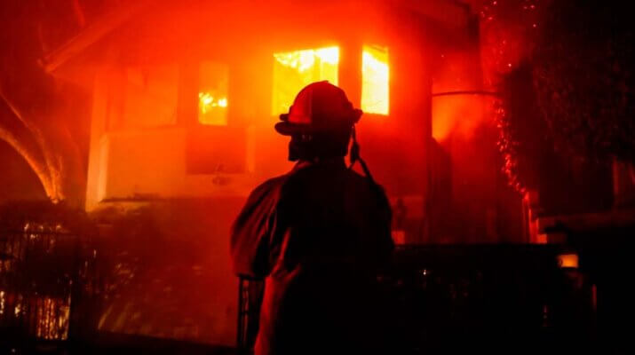 Khloé Kardashian y otros agradecen el trabajo de los bomberos durante incendio en Los Ángeles