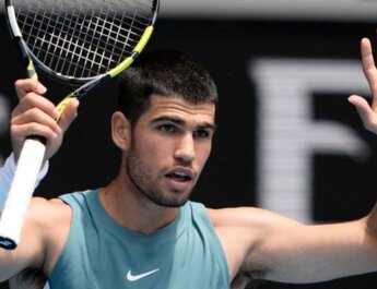 Carlos Alcaraz se mete en tercera ronda tras barrer a Yoshihito Nishioka en Australia