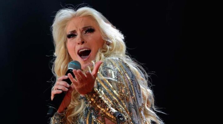 Yuri dijo lo incómodo que fue trabajar con Ángela Aguilar