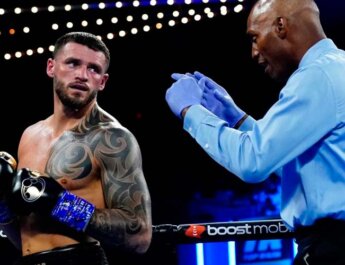 Artur Beterbiev afirma que no tiene intenciones de pelear contra Canelo Álvarez