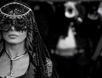 Gloria Trevi toma vuelo con su nuevo tema "Q.E.P.D."