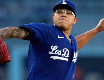 El mexicano Julio Urías podría volver a jugar en julio en MLB