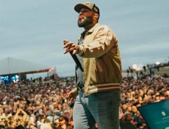 Carín León conquista Austin con espectacular presentación en el 'Bésame Mucho Fest 2025'