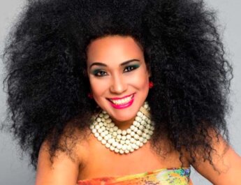 Aymée Nuviola, multiganadora del Grammy, estrena el video musical de "Tú Tienes Que Parar"