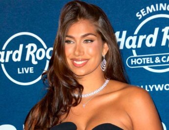 Lina Luaces, hija de Lili Estefan, recibió su banda en el Miss Universe Cuba