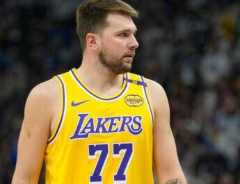 Luka Doncic donó $5,000 dólares para recuperar mural vandalizado de Kobe Bryant