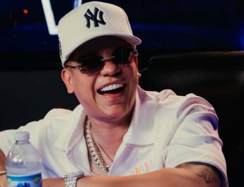 J Álvarez brilla en Puerto Rico durante Premios Tu Música Urbano y celebra reconocimiento de la RIAA