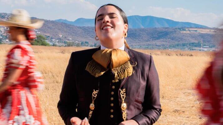 Camila Fernández estrena “RETUMBANDO EN EL CORA”: romanticismo al ritmo de Mariachi