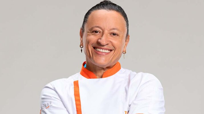 Elvis Crespo pone a prueba sus habilidades culinarias en Top Chef VIP
