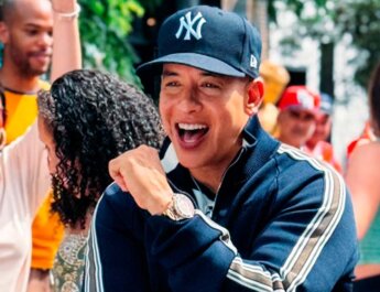 DY regresa con “Sonríele”