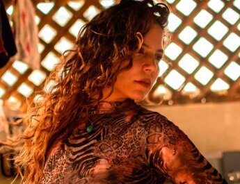 Duina del Mar con “RITMITO AZUCARERO”, nos transporta por los sonidos y los colores de Colombia