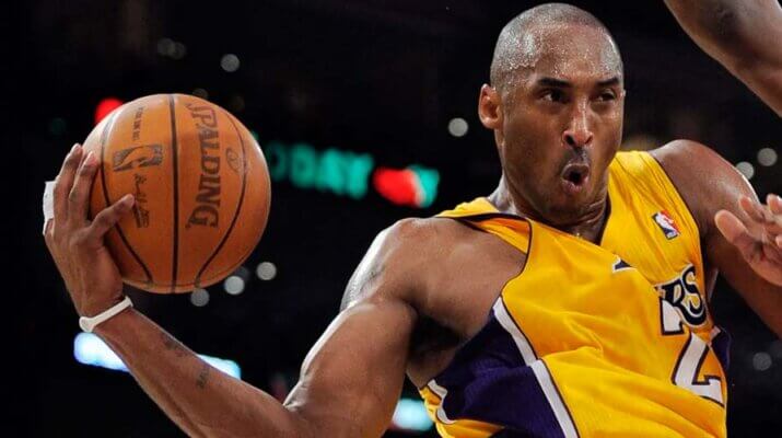 Subastan por $240,000 las zapatillas que Kobe Bryant usó en su partido debut en la NBA