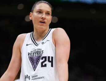 Un aficionado arrojó un juguete sexual a la cancha en medio de un juego de la WNBA