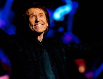 Raphael cancela un concierto por motivos de salud en España