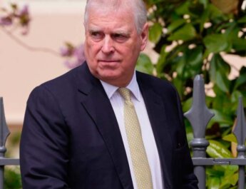 El príncipe Andrés renunció a sus títulos reales tras acusaciones en su contra